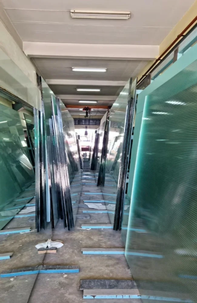 glass-wholesale-shop-technology-background-business_28898-788 (1)